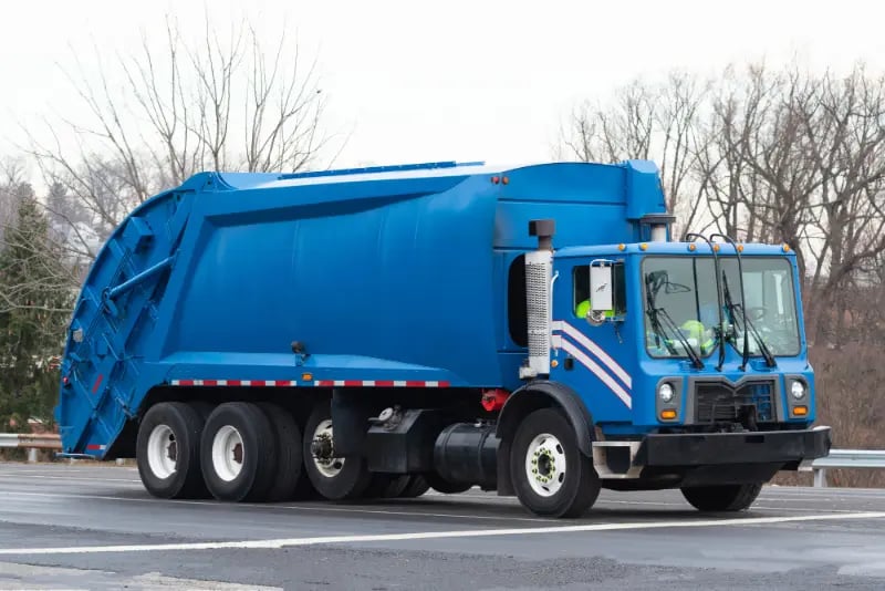Garbage collection truck - rear loader